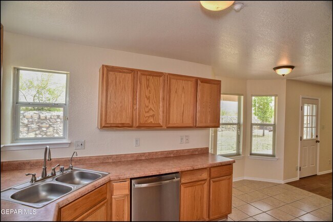 Building Photo - 4613 Robert Holt Dr