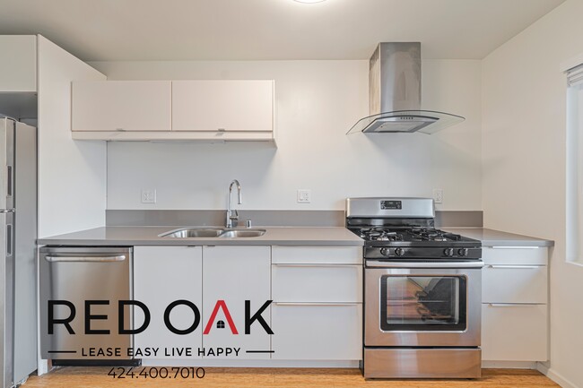 Building Photo - Beautiful One Bedroom with Hardwood Style ...