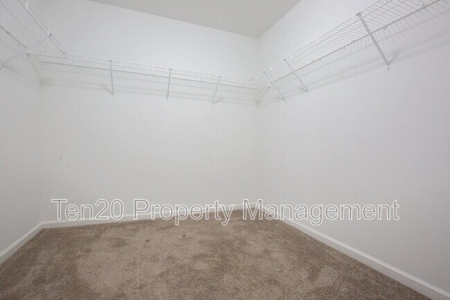 Building Photo - 122 Cedar Wy