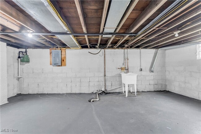Building Photo - 617 Whitney Ave