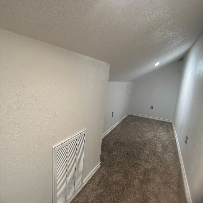 Building Photo - Beautiful condo in Oak Cliff