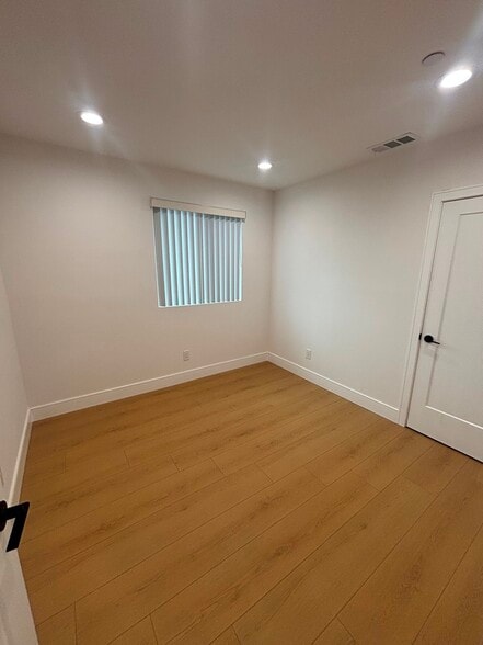 Building Photo - 5526 S Wilton Pl