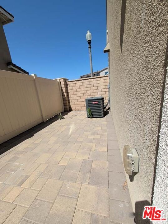 Building Photo - 295 Fuerte Dr