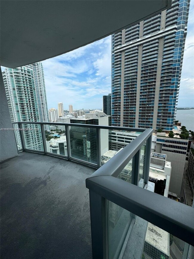 Building Photo - 1060 Brickell Ave