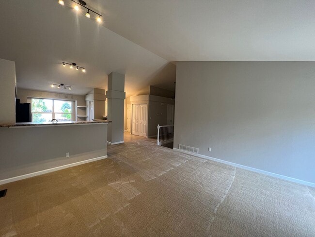 Building Photo - Beautiful 4 bedroom ranch style home avail...