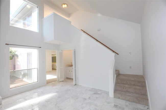 Building Photo - 2210 Shadowbriar Dr