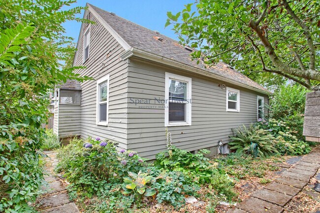 Building Photo - 2137 N Sumner St