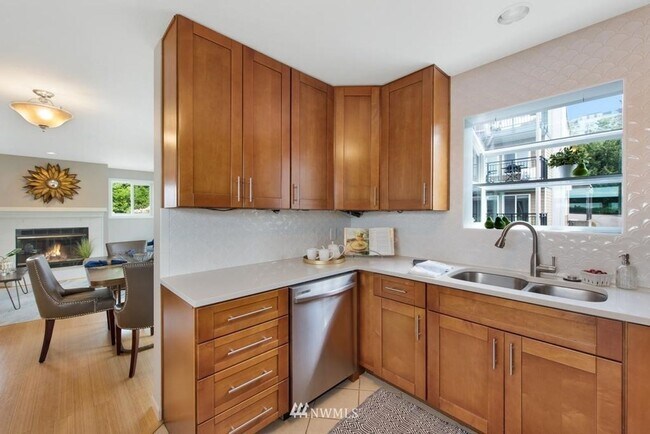 Building Photo - Spacious 2 Bedroom Condo in Queen Anne available NOW for $3650!