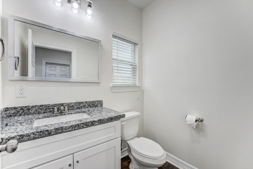 Building Photo - 410 N 4th St