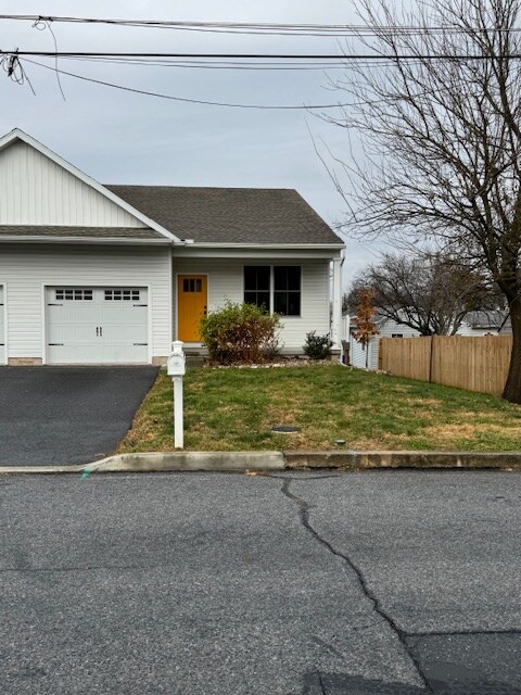 Building Photo - 802 Fritz Ave