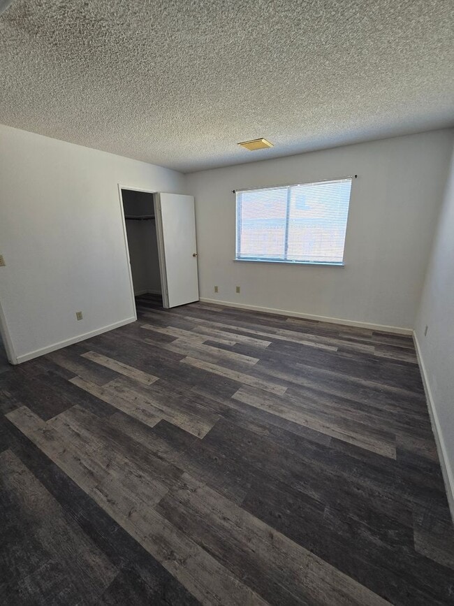 Building Photo - 932 Kinnett Ave