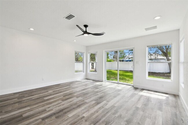 Building Photo - 4461 Shore Acres Blvd NE