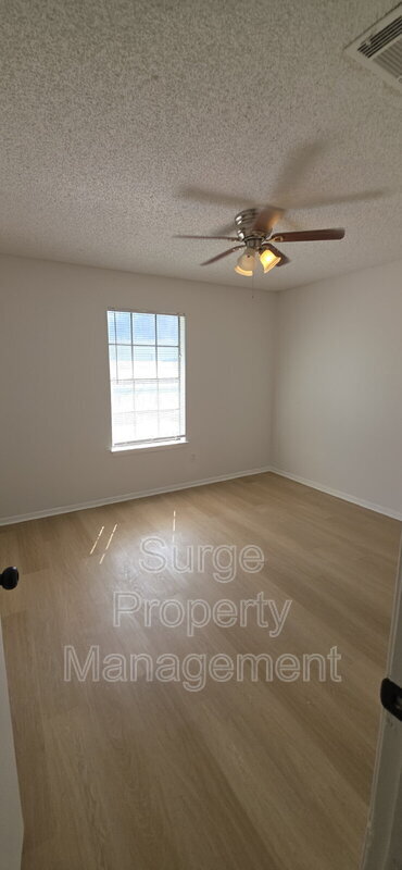 Building Photo - 227 Vista Way