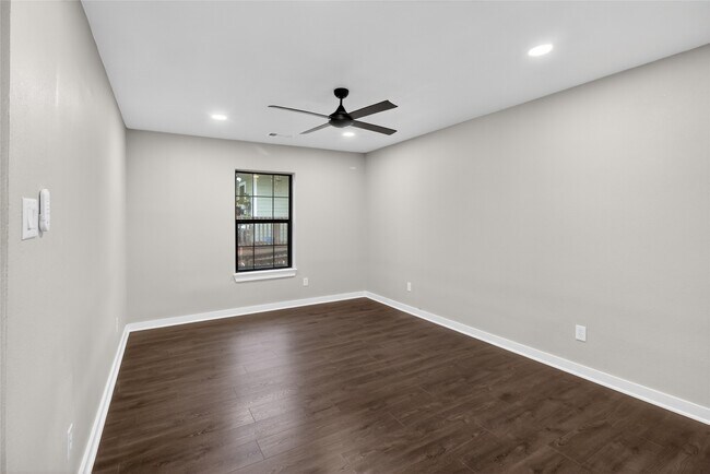Building Photo - 428 Van Molan St