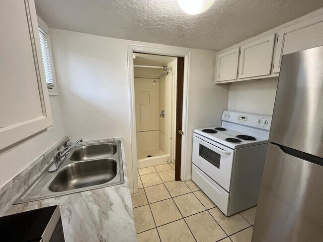 Building Photo - 167 E 400 N