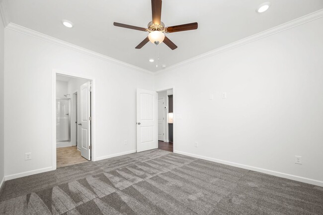 Building Photo - Park Place Townhome!