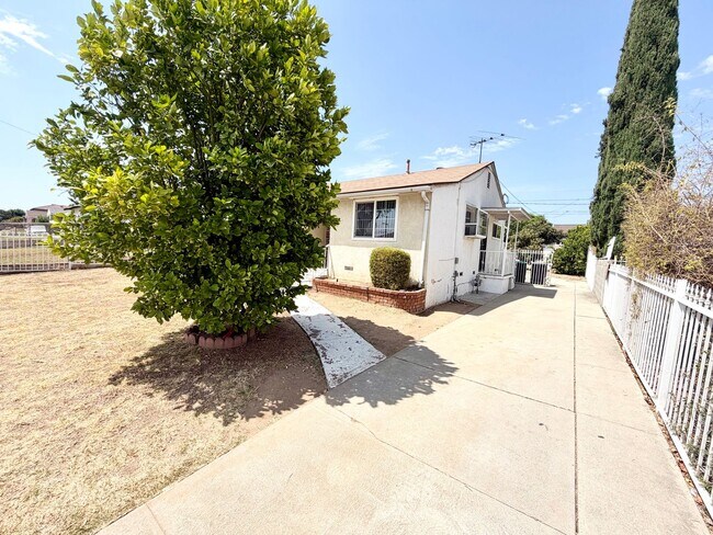 Building Photo - ***Gated 3 bed 2 bath House in Monterey Park***