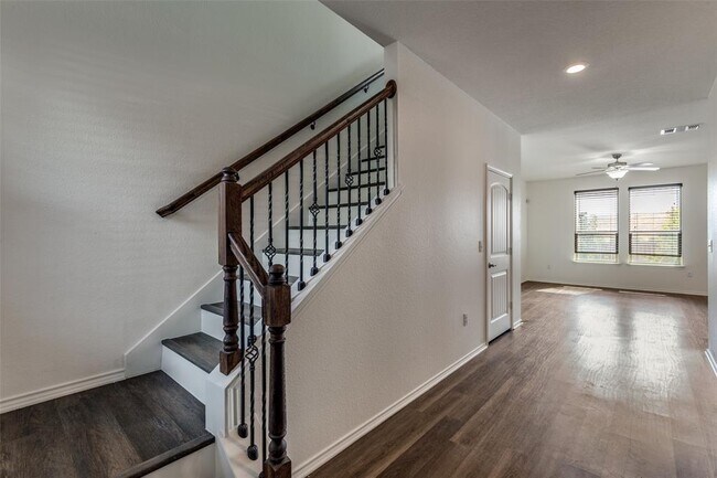 Building Photo - 6209 Garden Rose Path