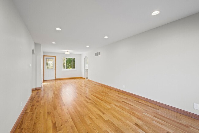 Building Photo - 1307 Highridge Pkwy