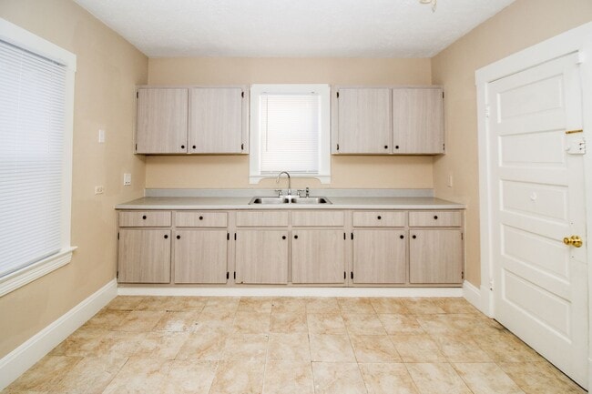 Building Photo - 3286 W 84th St