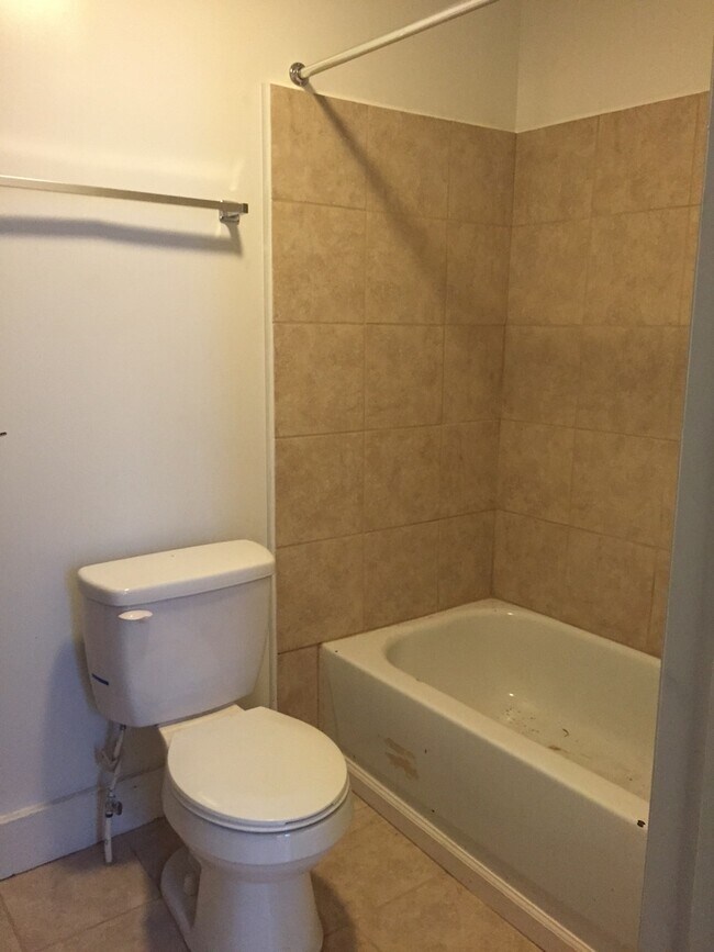 Building Photo - 3 Bedroom 2 Bath with Yard -York City SD