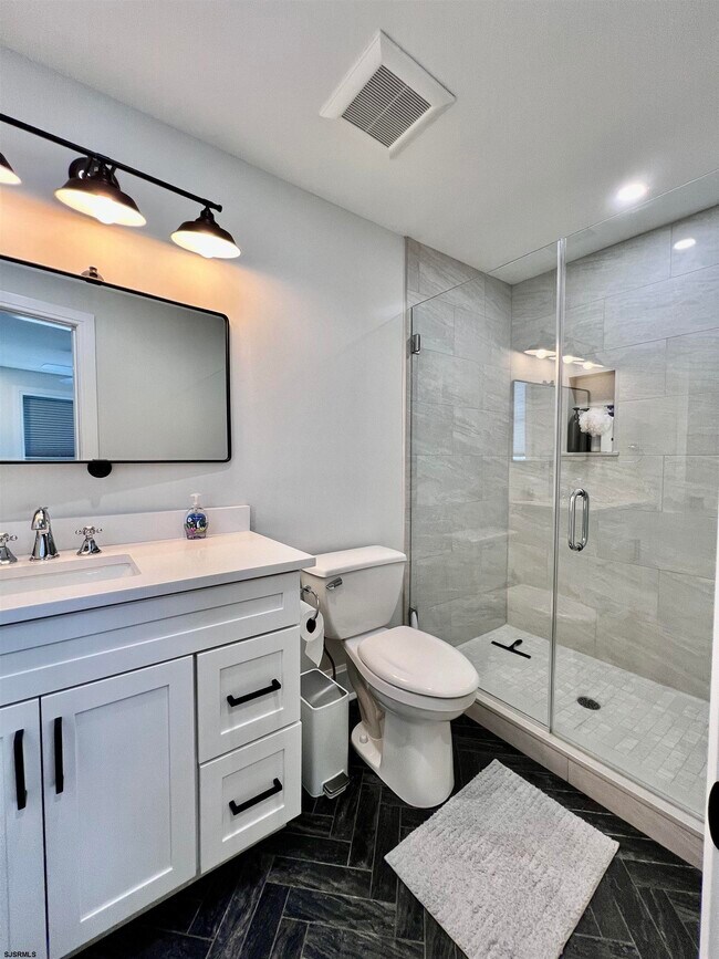 Building Photo - 16 A S Fredericksburg Ave