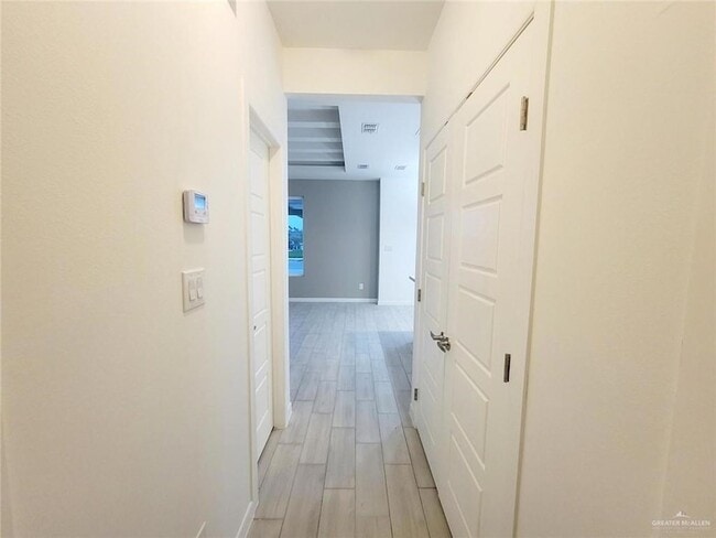 Building Photo - 1624 W Denise Dr