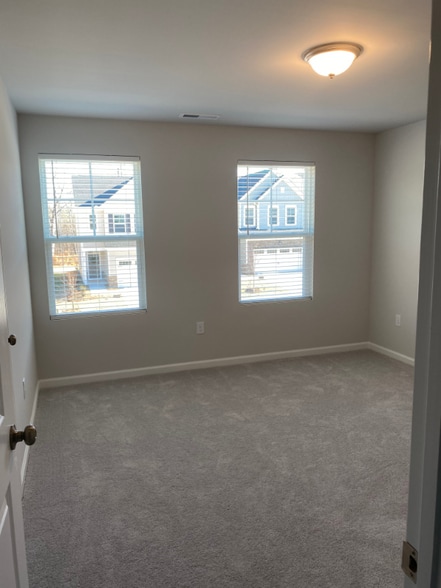 Building Photo - 387 Garden Vine Trl