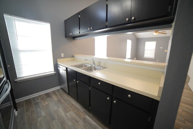 Building Photo - 6315 S Placid Pl