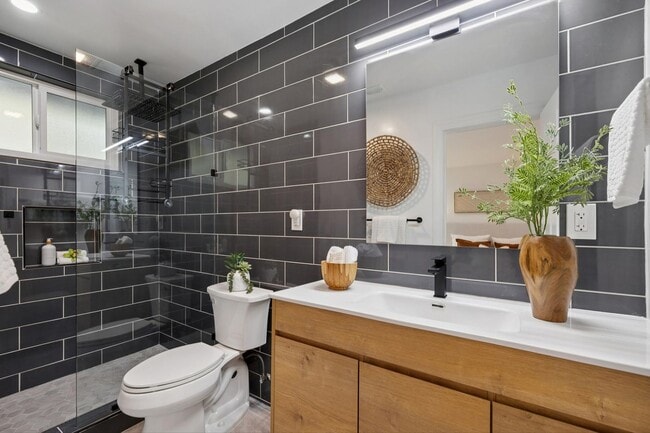 Building Photo - Updated Woodland Estates Home