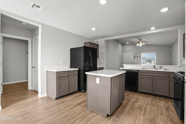 Building Photo - 1056 Nalito Beltran Pl