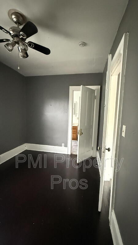 Building Photo - 2752 N Fratney St