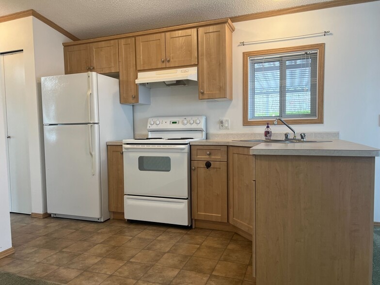 Building Photo - 1200 Lincoln St