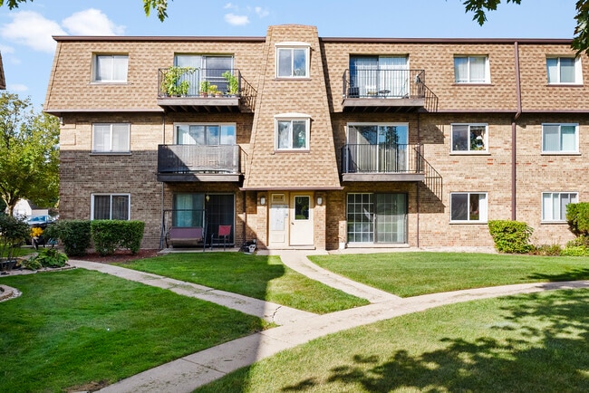 Building Photo - 9418 Bay Colony Dr