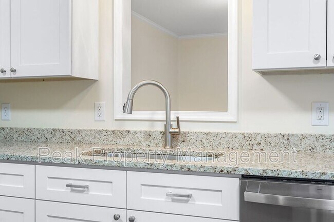 Building Photo - 3212 Vinton St