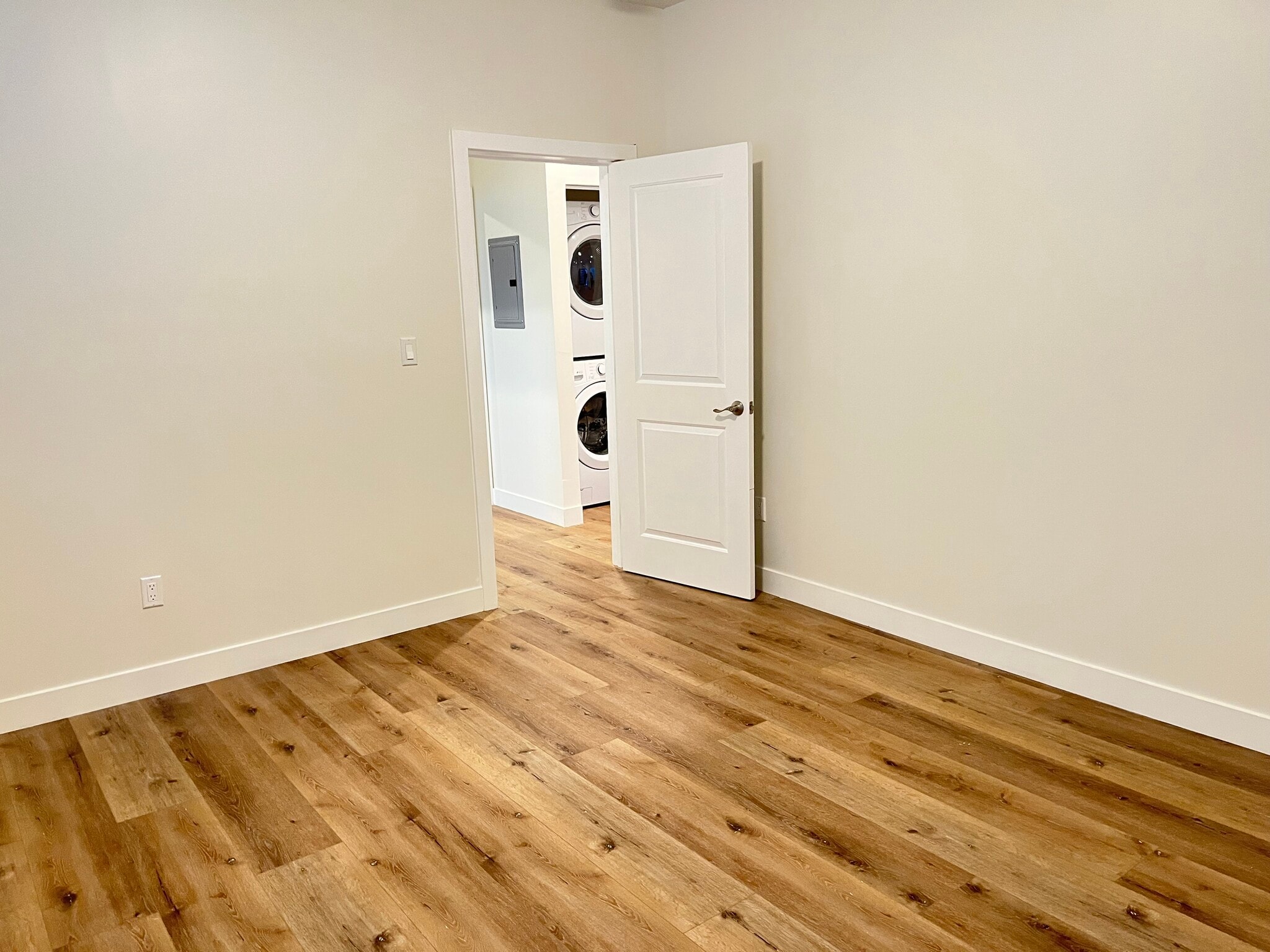 Building Photo - 9938 Lull St