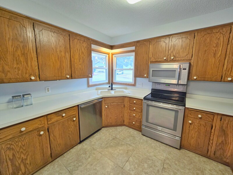 Building Photo - 725 Elton Hills Dr NW