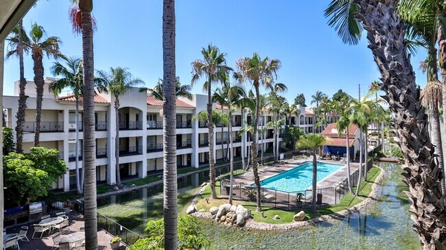 Building Photo - Los Caballeros #526