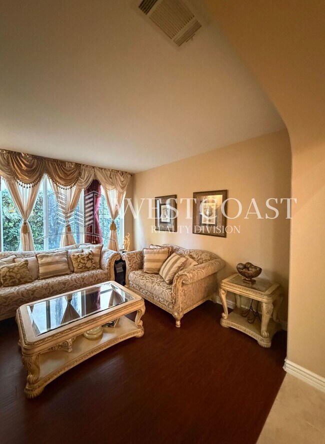 Building Photo - Spacious 5-Bedroom Luxury Home with 5.25 Baths in Temecula – Over 4,300 Sq Ft