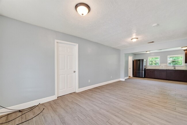 Building Photo - 3031 Groton Dr