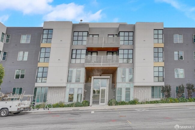 Building Photo - 451 Donahue St