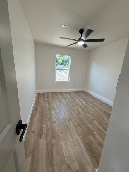 Building Photo - 4931 E San Rafael St