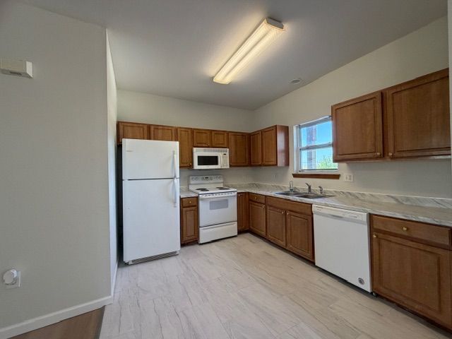 Building Photo - 425 Thornton St