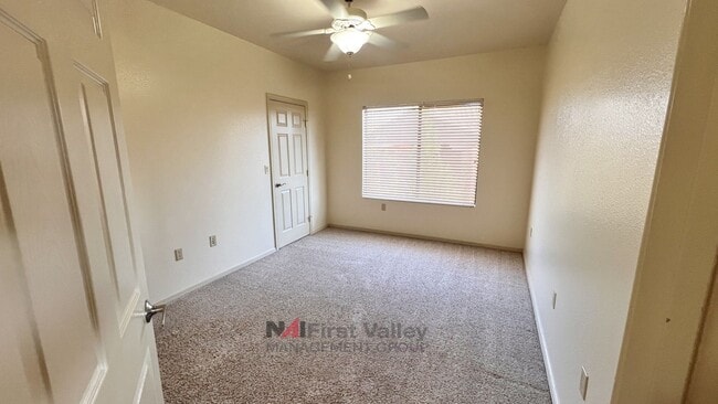Building Photo - 3 Bedrooms, 2 Baths and a Single Car Garage