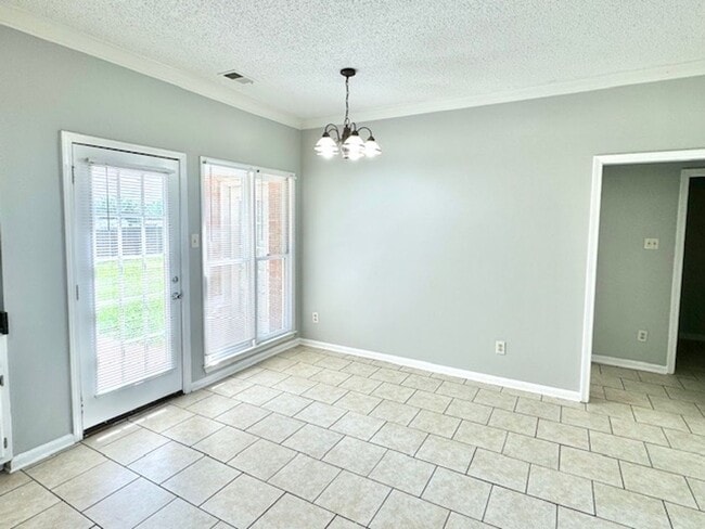 Building Photo - MeadowRidgeDr2373