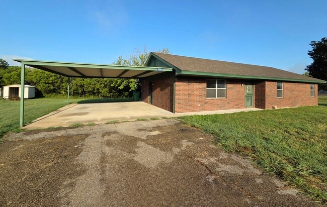 Building Photo - Charming 3-Bed, 2-Bath Country Home in Kem...