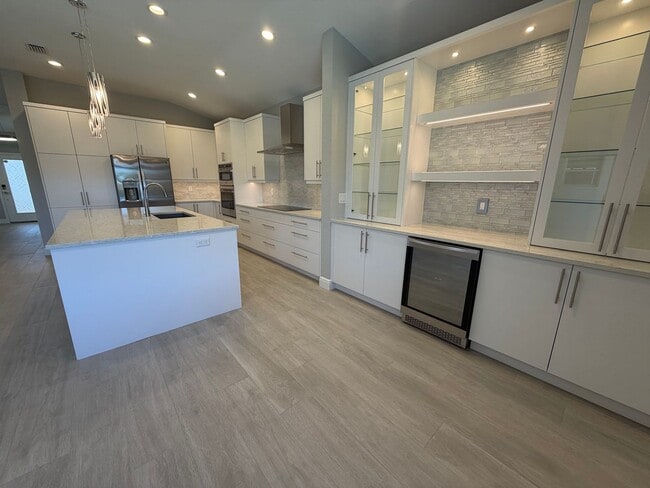 Building Photo - ANNUAL RENTAL - 3 BED / 2 BATH POOL HOME IN AUTUMN WOODS