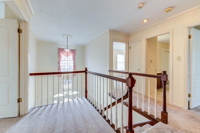 Building Photo - Spacious Parkway South Home with Walk-Out Basement & Large Backyard