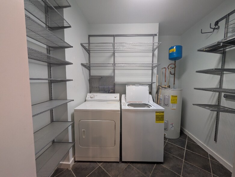 Building Photo - 174 Chester Ave SE