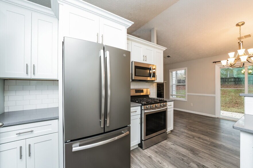 Building Photo - 509 Sarah's Ln